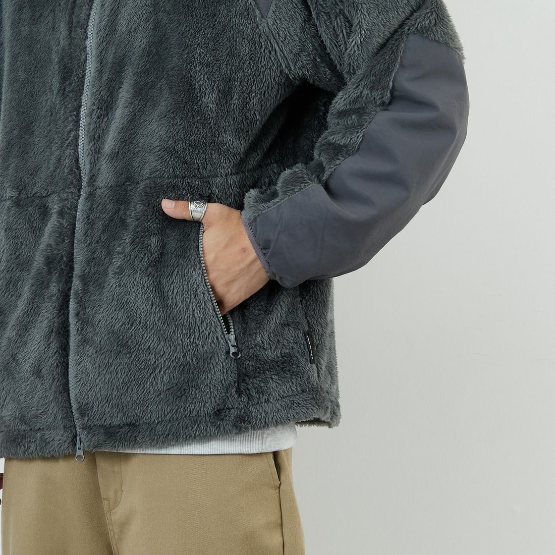 WILD THINGS [ワイルドシングス] LEVEL3 シャギージャケット [WT252-026] F.GREY &&モデル身長：179cm 着用サイズ：M&&