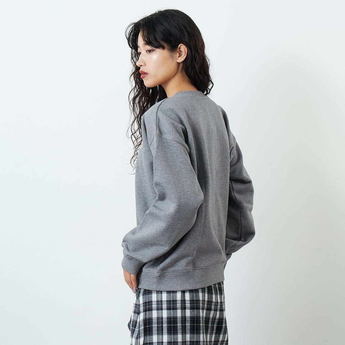 MAISON KITSUNE [メゾン キツネ] ベビーフォックス コンフォートスウェット [PW00307KM0341] H131 M.GRE &&モデル身長：162cm 着用サイズ：M&&