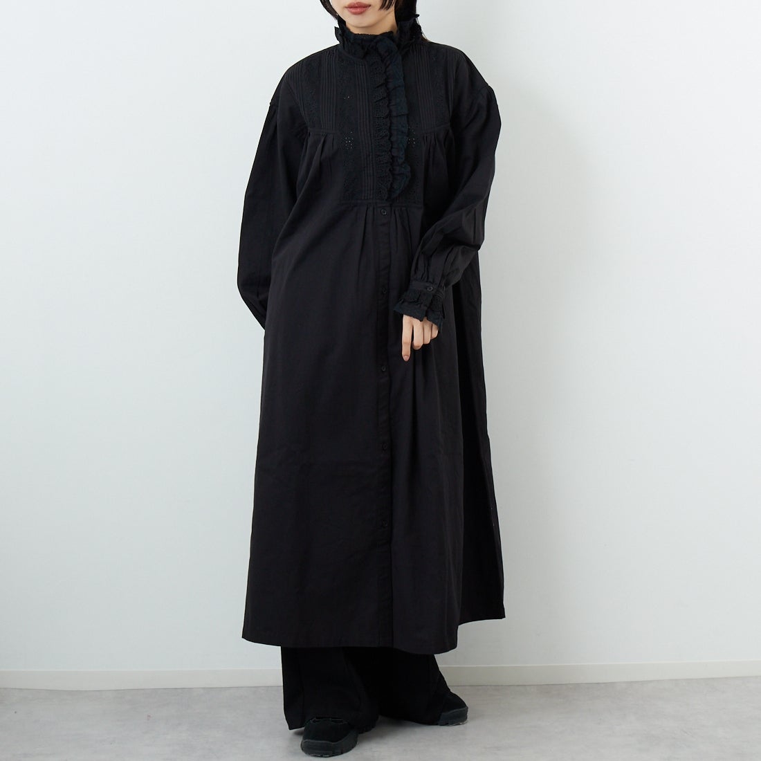 crinkle crinkle crinkle [クリンクル クリンクル クリンクル] リビルドレースシャツドレス [CC-4032] BLACK &&モデル身長：162cm 着用サイズ：F&&