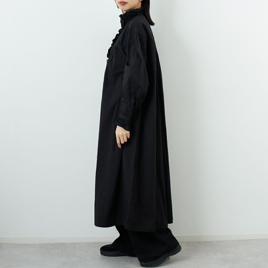 crinkle crinkle crinkle [クリンクル クリンクル クリンクル] リビルドレースシャツドレス [CC-4032] BLACK &&モデル身長：162cm 着用サイズ：F&&