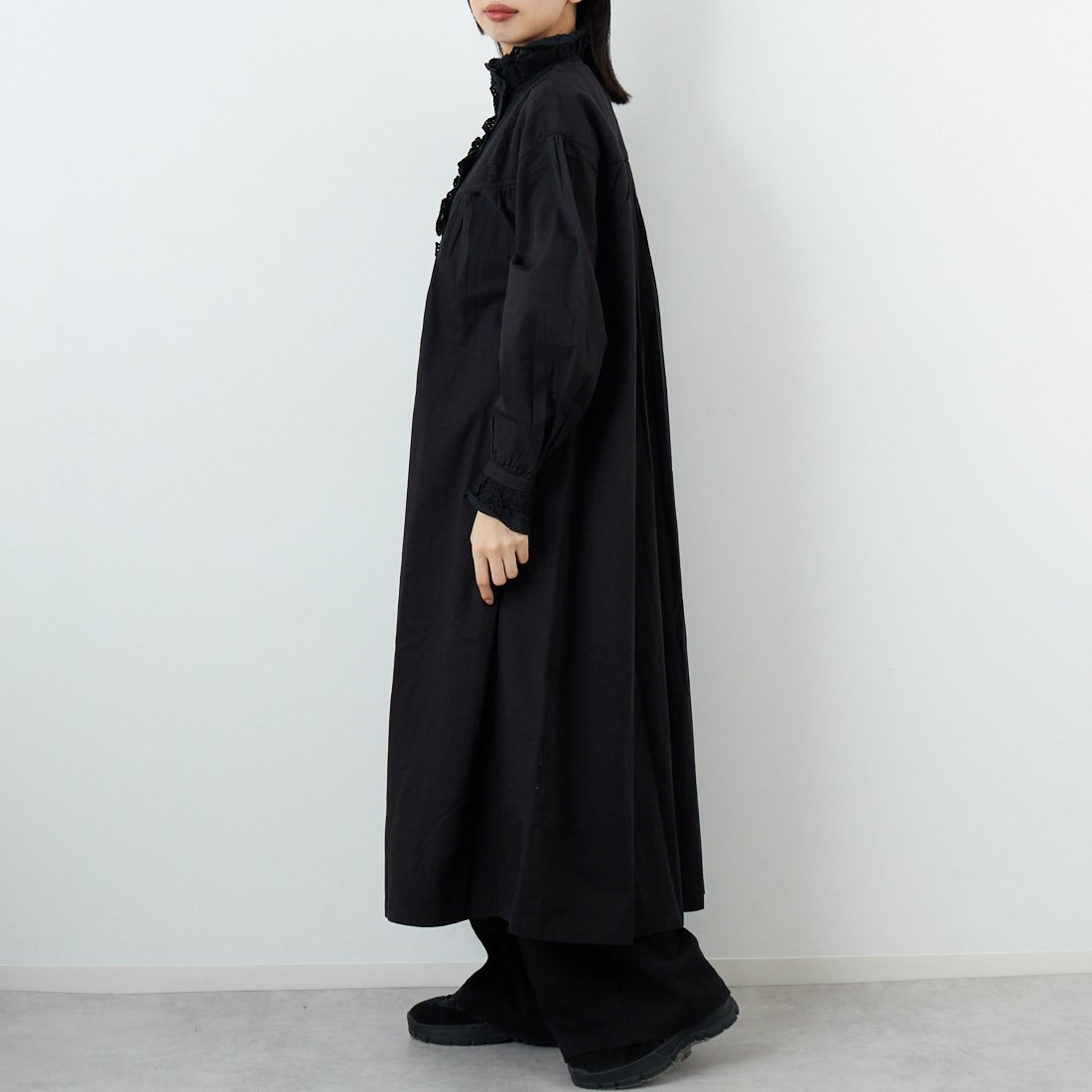 crinkle crinkle crinkle [クリンクル クリンクル クリンクル] リビルドレースシャツドレス [CC-4032] BLACK &&モデル身長：162cm 着用サイズ：F&&