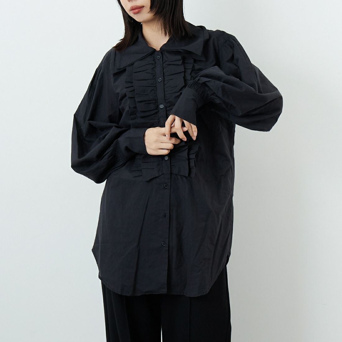 crinkle crinkle crinkle [クリンクル クリンクル クリンクル] ダブルカラーフリルブラウス [CC-4004] BLACK &&モデル身長：162cm 着用サイズ：F&&