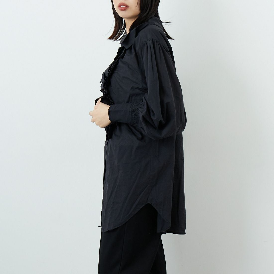 crinkle crinkle crinkle [クリンクル クリンクル クリンクル] ダブルカラーフリルブラウス [CC-4004] BLACK &&モデル身長：162cm 着用サイズ：F&&