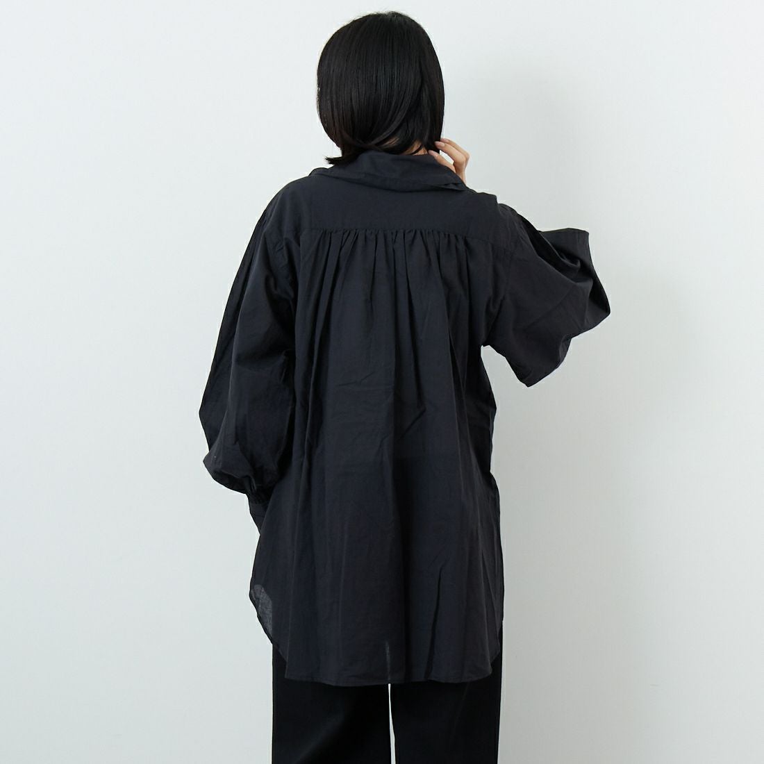 crinkle crinkle crinkle [クリンクル クリンクル クリンクル] ダブルカラーフリルブラウス [CC-4004] BLACK &&モデル身長：162cm 着用サイズ：F&&