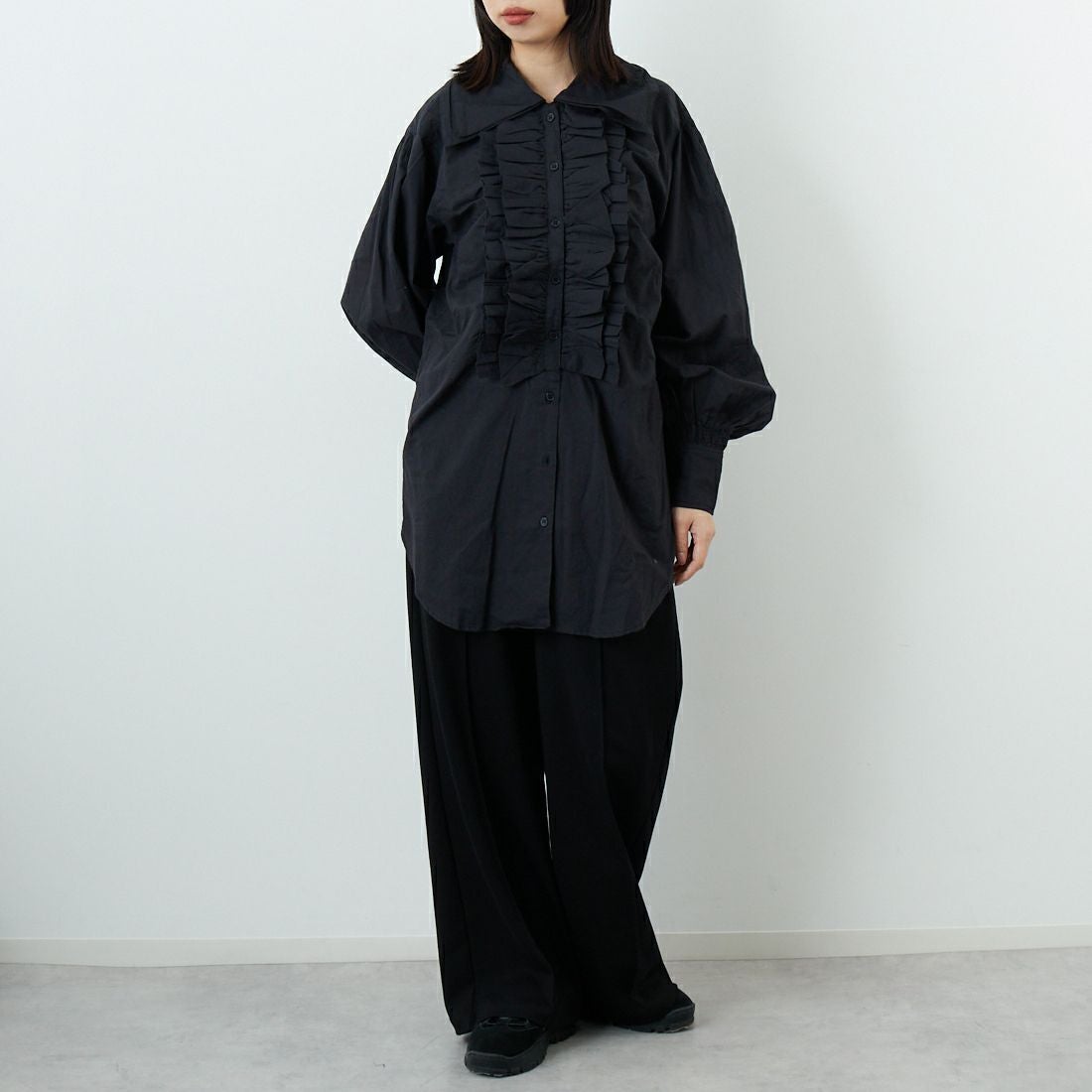 crinkle crinkle crinkle [クリンクル クリンクル クリンクル] ダブルカラーフリルブラウス [CC-4004] BLACK &&モデル身長：162cm 着用サイズ：F&&