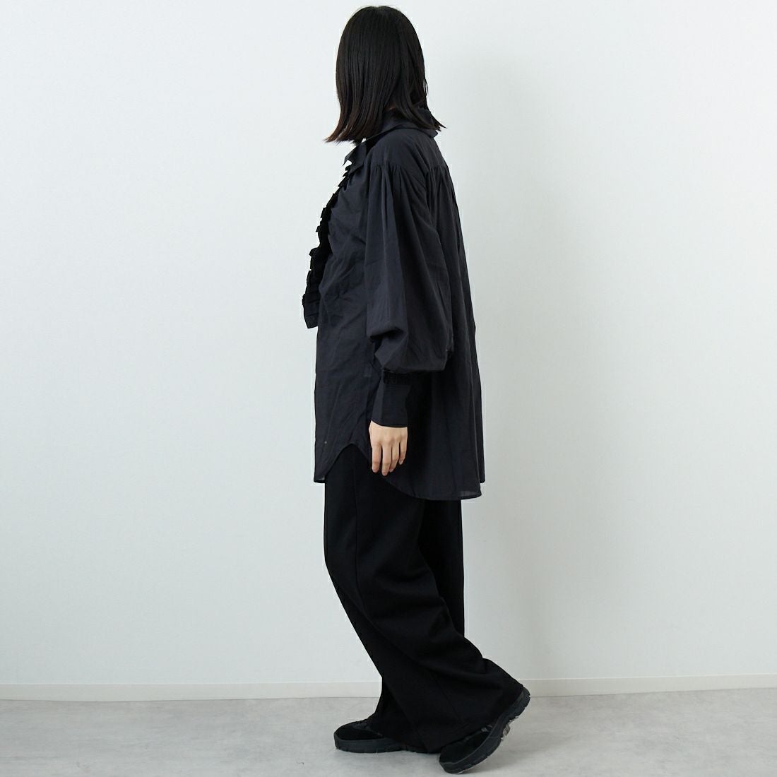 crinkle crinkle crinkle [クリンクル クリンクル クリンクル] ダブルカラーフリルブラウス [CC-4004] BLACK &&モデル身長：162cm 着用サイズ：F&&