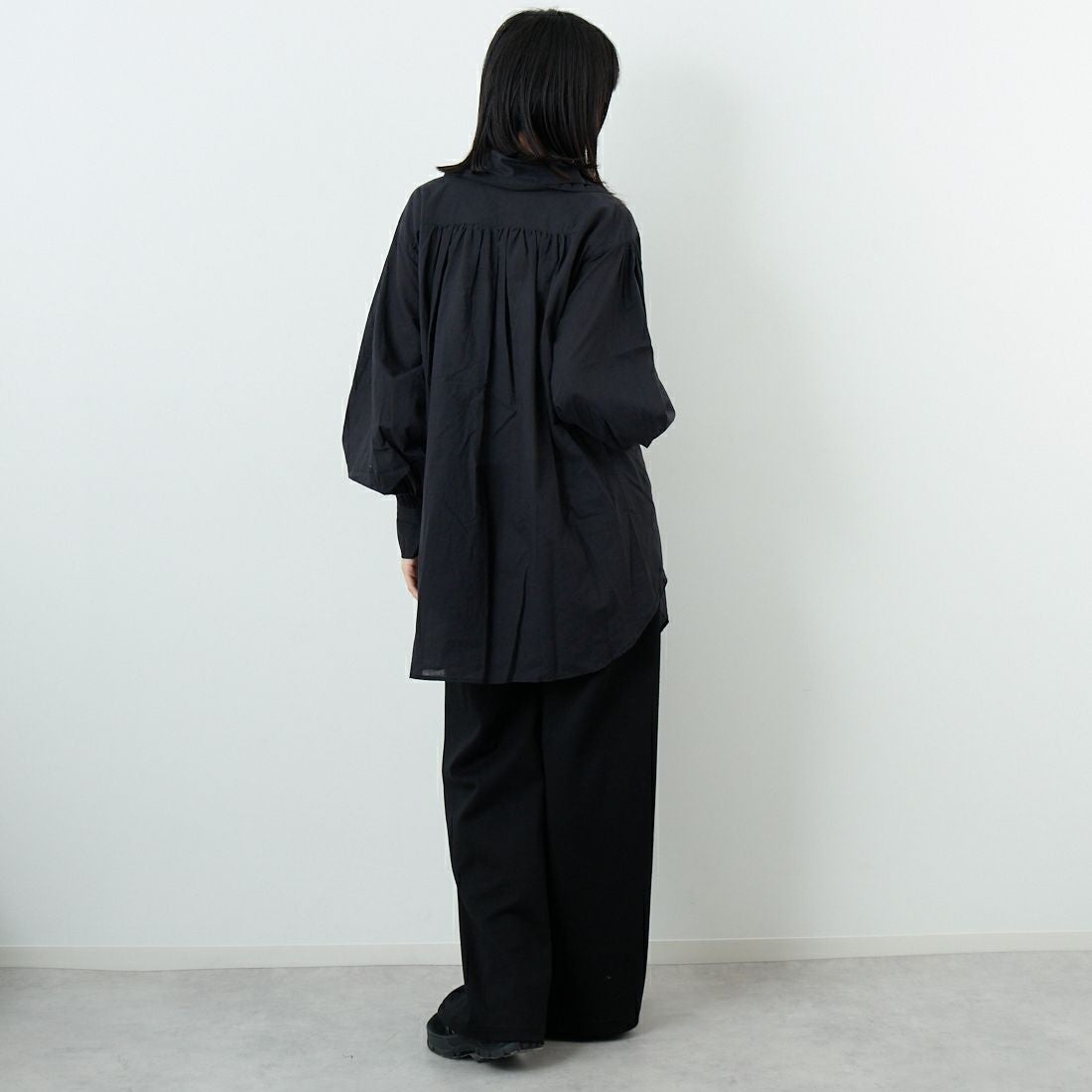 crinkle crinkle crinkle [クリンクル クリンクル クリンクル] ダブルカラーフリルブラウス [CC-4004] BLACK &&モデル身長：162cm 着用サイズ：F&&