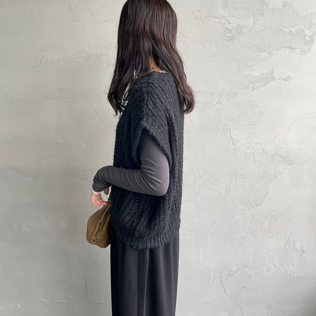 mizuiro ind [ミズイロインド] ヘアリーコクーンワイドベスト [3-220085] 99 BLACK &&モデル身長：160cm 着用サイズ：F&&
