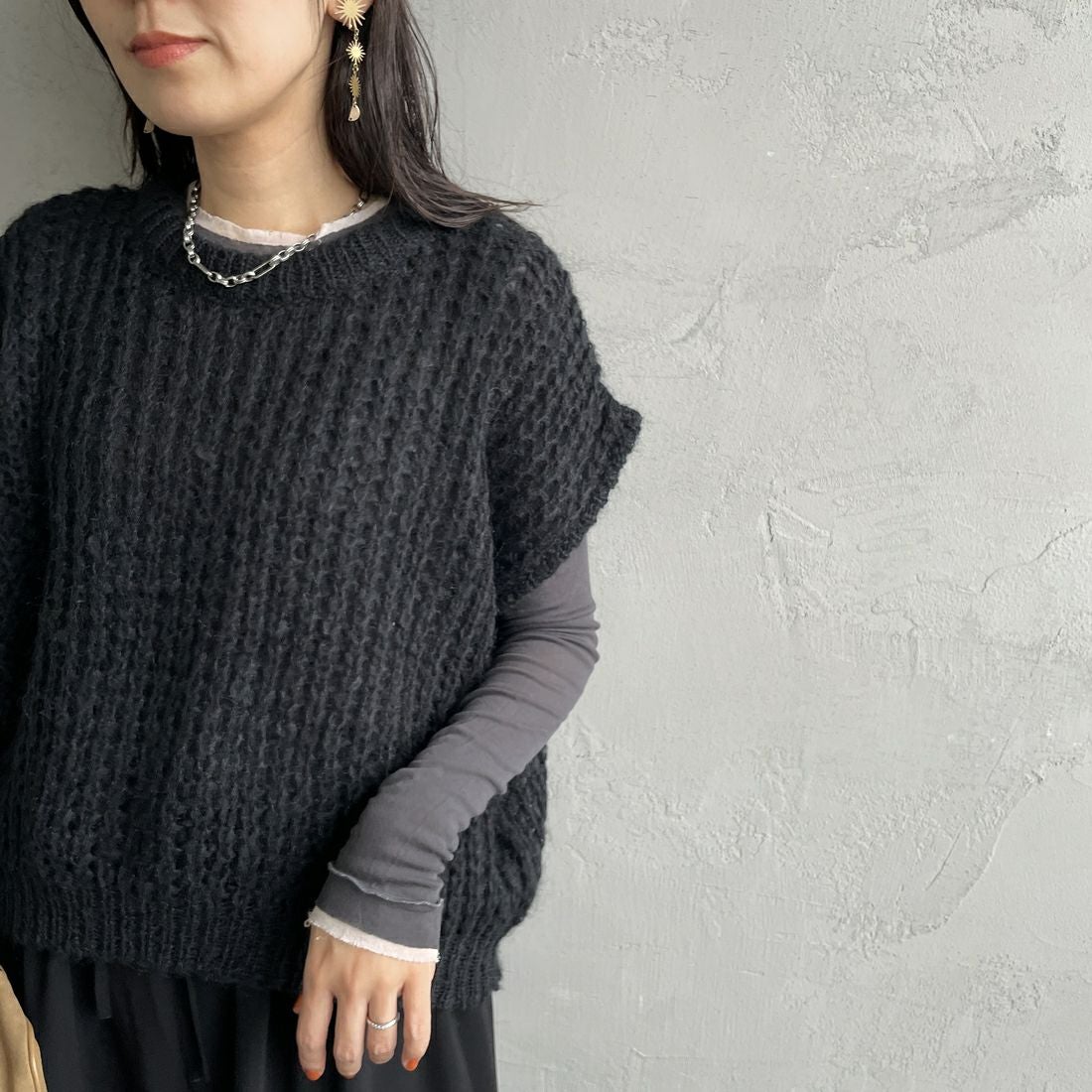 mizuiro ind [ミズイロインド] ヘアリーコクーンワイドベスト [3-220085] 99 BLACK &&モデル身長：160cm 着用サイズ：F&&