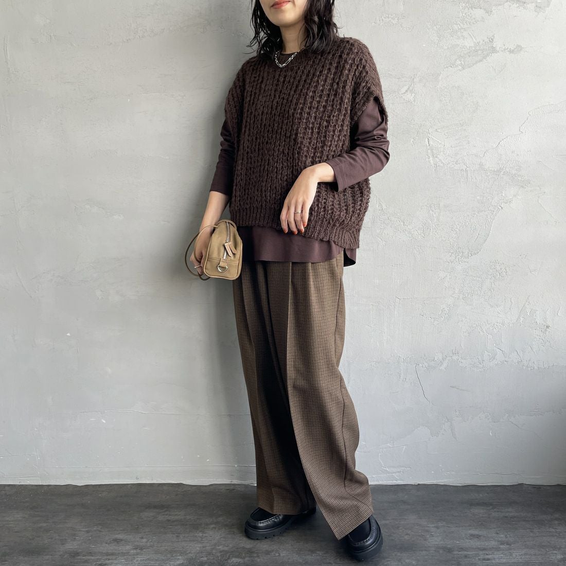 mizuiro ind [ミズイロインド] ヘアリーコクーンワイドベスト [3-220085] 44 BROWN &&モデル身長：160cm 着用サイズ：F&&