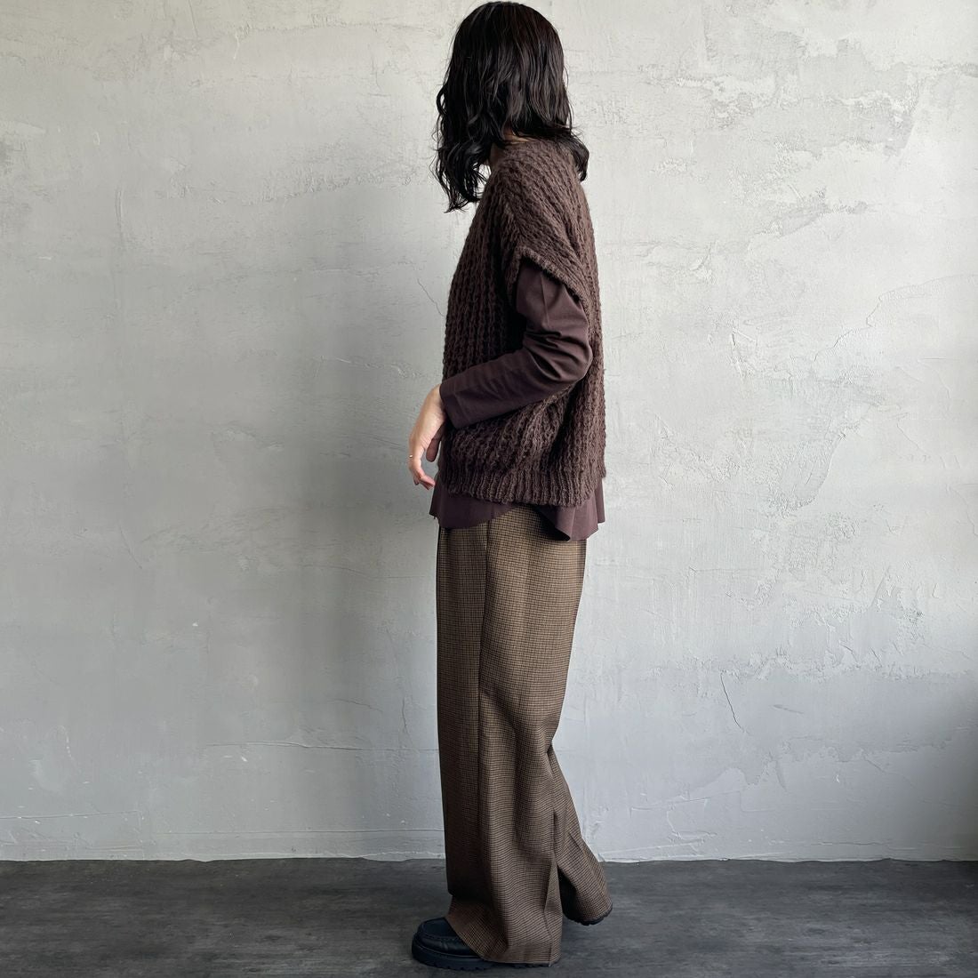 mizuiro ind [ミズイロインド] ヘアリーコクーンワイドベスト [3-220085] 44 BROWN &&モデル身長：160cm 着用サイズ：F&&