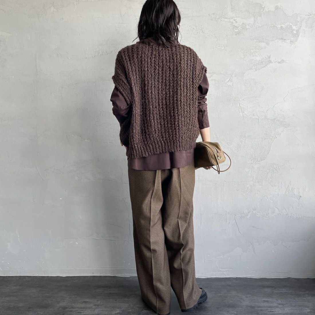 mizuiro ind [ミズイロインド] ヘアリーコクーンワイドベスト [3-220085] 44 BROWN &&モデル身長：160cm 着用サイズ：F&&