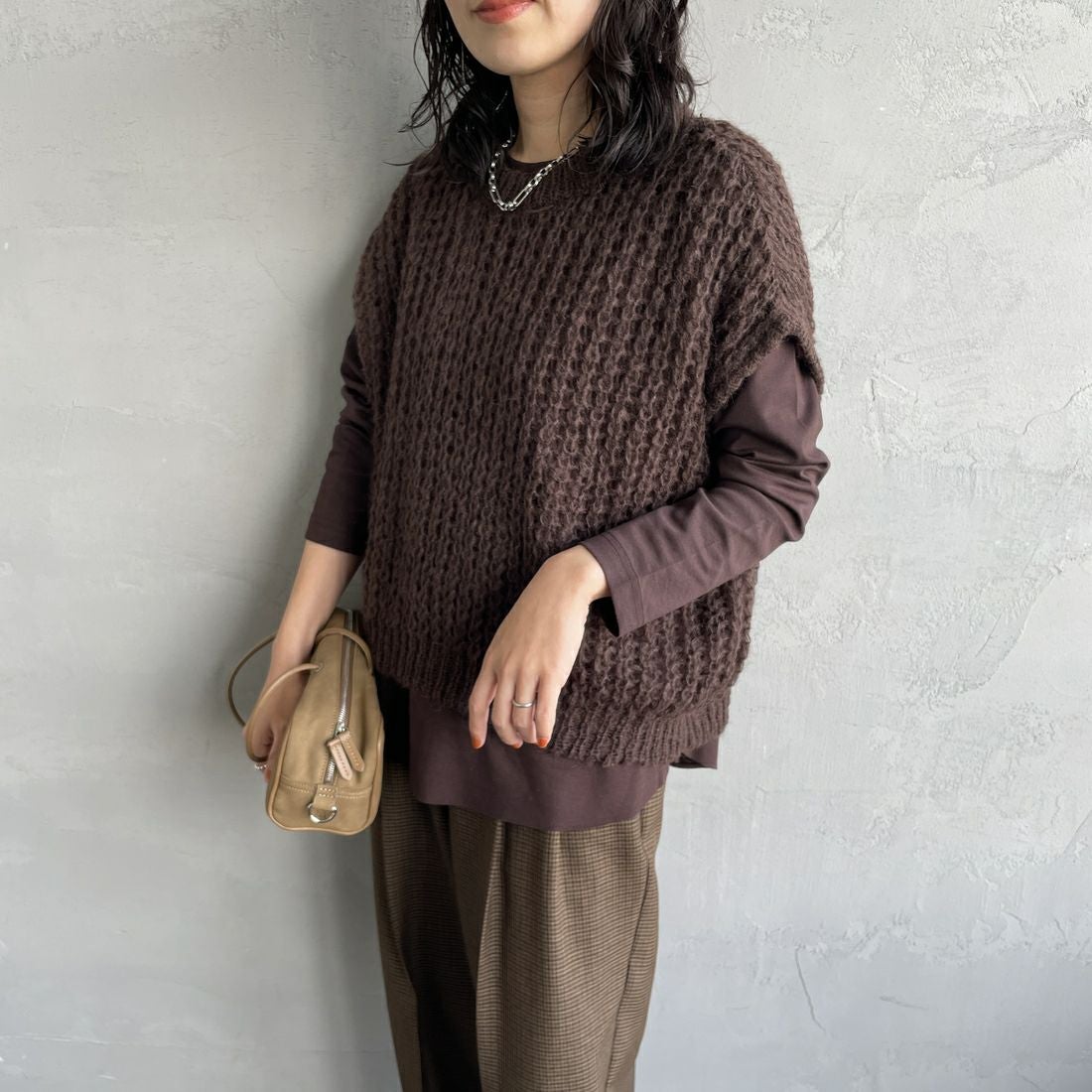 mizuiro ind [ミズイロインド] ヘアリーコクーンワイドベスト [3-220085] 44 BROWN &&モデル身長：160cm 着用サイズ：F&&