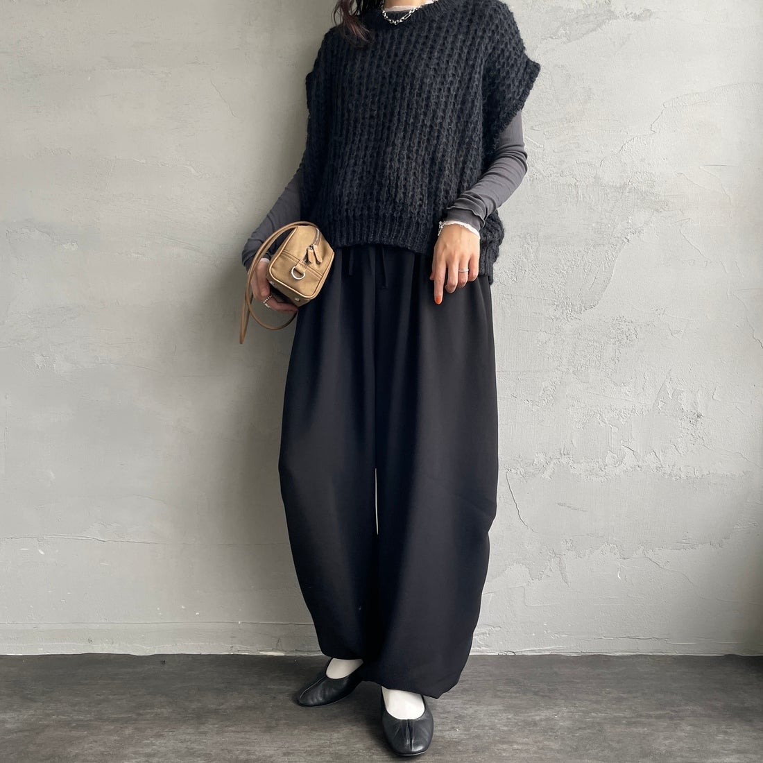 mizuiro ind [ミズイロインド] ドローストリングヘムパンツ [4-260062] 99 BLACK &&モデル身長：160cm 着用サイズ：F&&