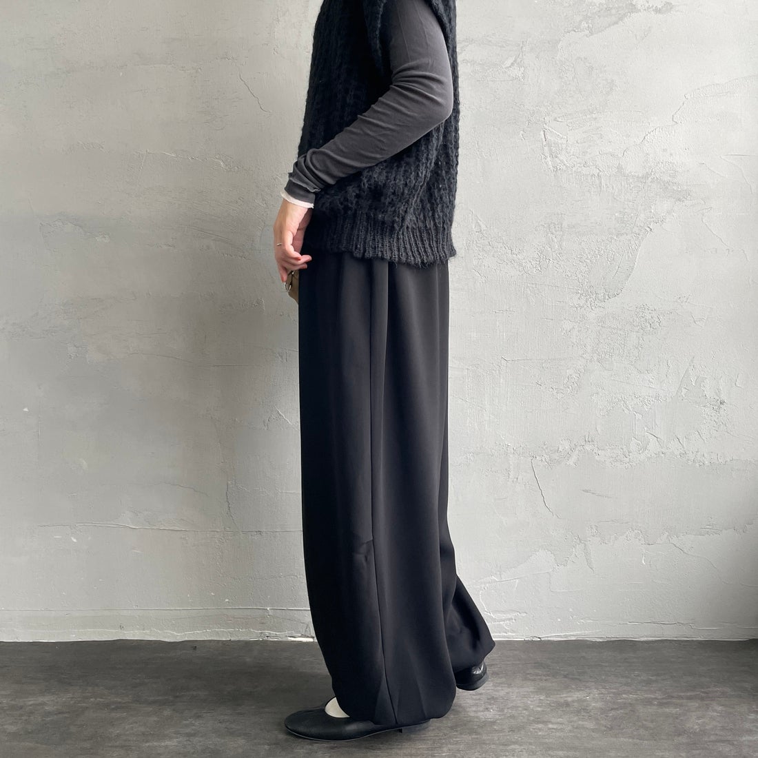 mizuiro ind [ミズイロインド] ドローストリングヘムパンツ [4-260062] 99 BLACK &&モデル身長：160cm 着用サイズ：F&&