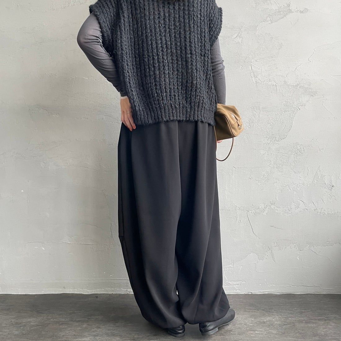 mizuiro ind [ミズイロインド] ドローストリングヘムパンツ [4-260062] 99 BLACK &&モデル身長：160cm 着用サイズ：F&&