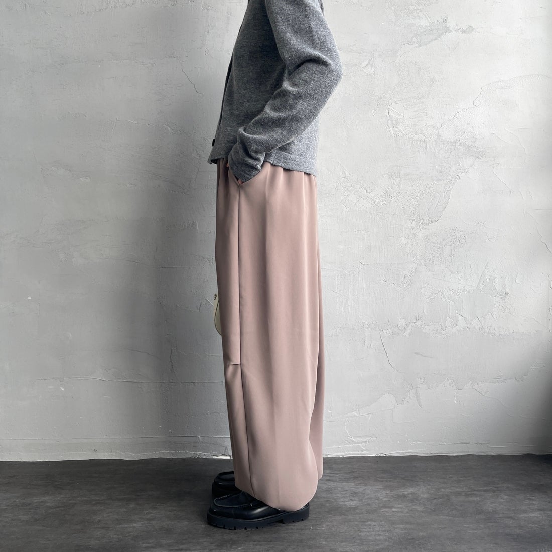 mizuiro ind [ミズイロインド] ドローストリングヘムパンツ [4-260062] 20 BEIGE &&モデル身長：158cm 着用サイズ：F&&