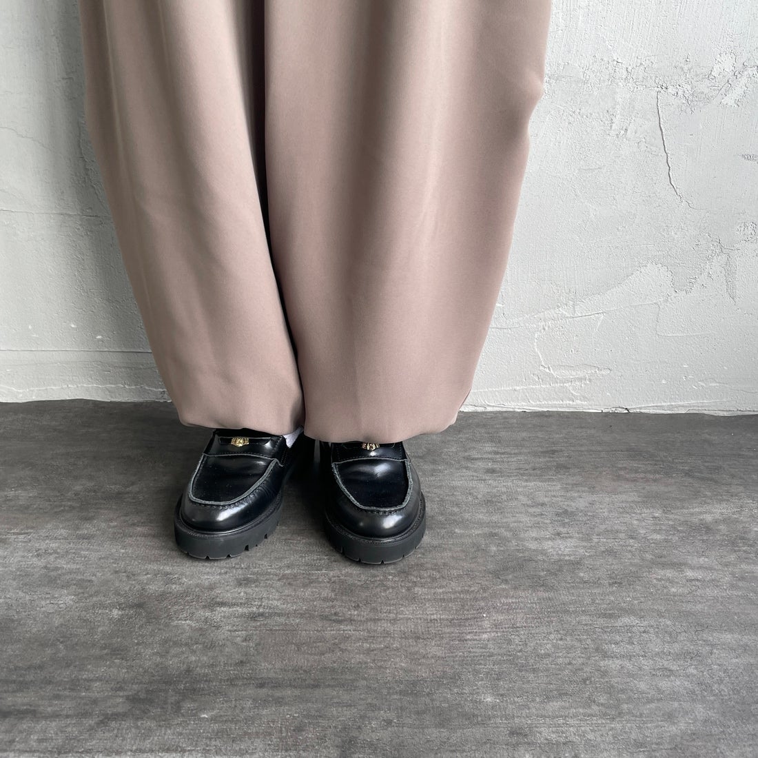 mizuiro ind [ミズイロインド] ドローストリングヘムパンツ [4-260062] 20 BEIGE &&モデル身長：158cm 着用サイズ：F&&