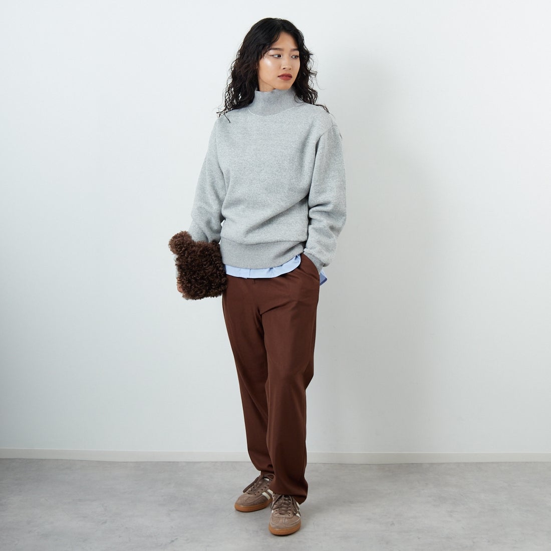 THE SHINZONE [ザ シンゾーン] ハイネックコモンスウェット [25AMSCU11] 06 GRAY &&モデル身長：162cm 着用サイズ：F0&&