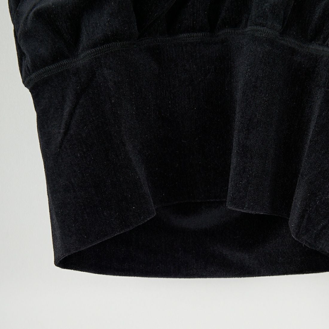 keena [キーナ] 30D エンボスベルベットカシュクールトップス [SKJ-25044W] BLACK