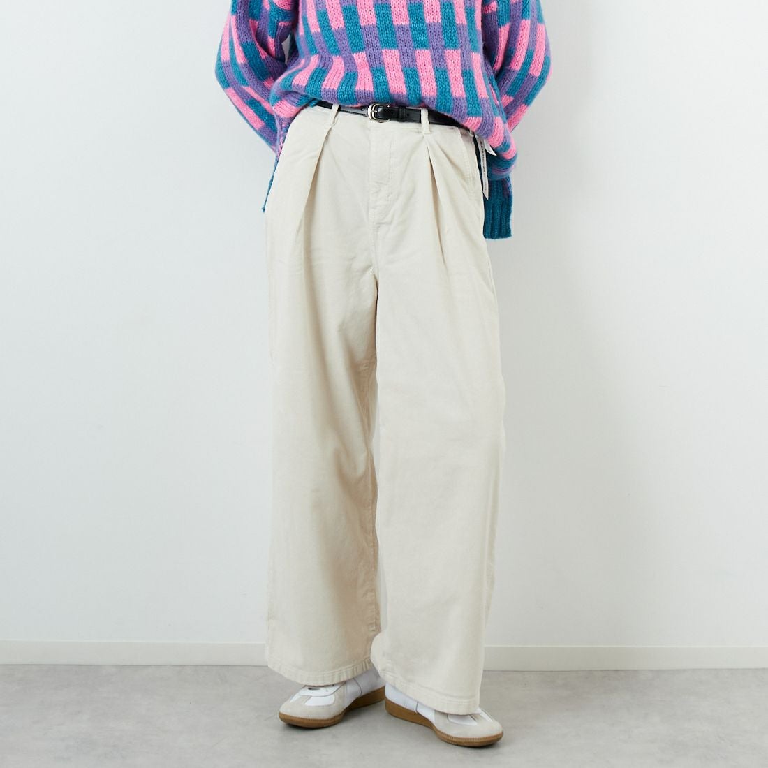 SOMETHING [サムシング] 別注 ベルト付きタックワイドパンツ [SN765W-JF] 9534 IVORY &&モデル身長：162cm 着用サイズ：XS&&