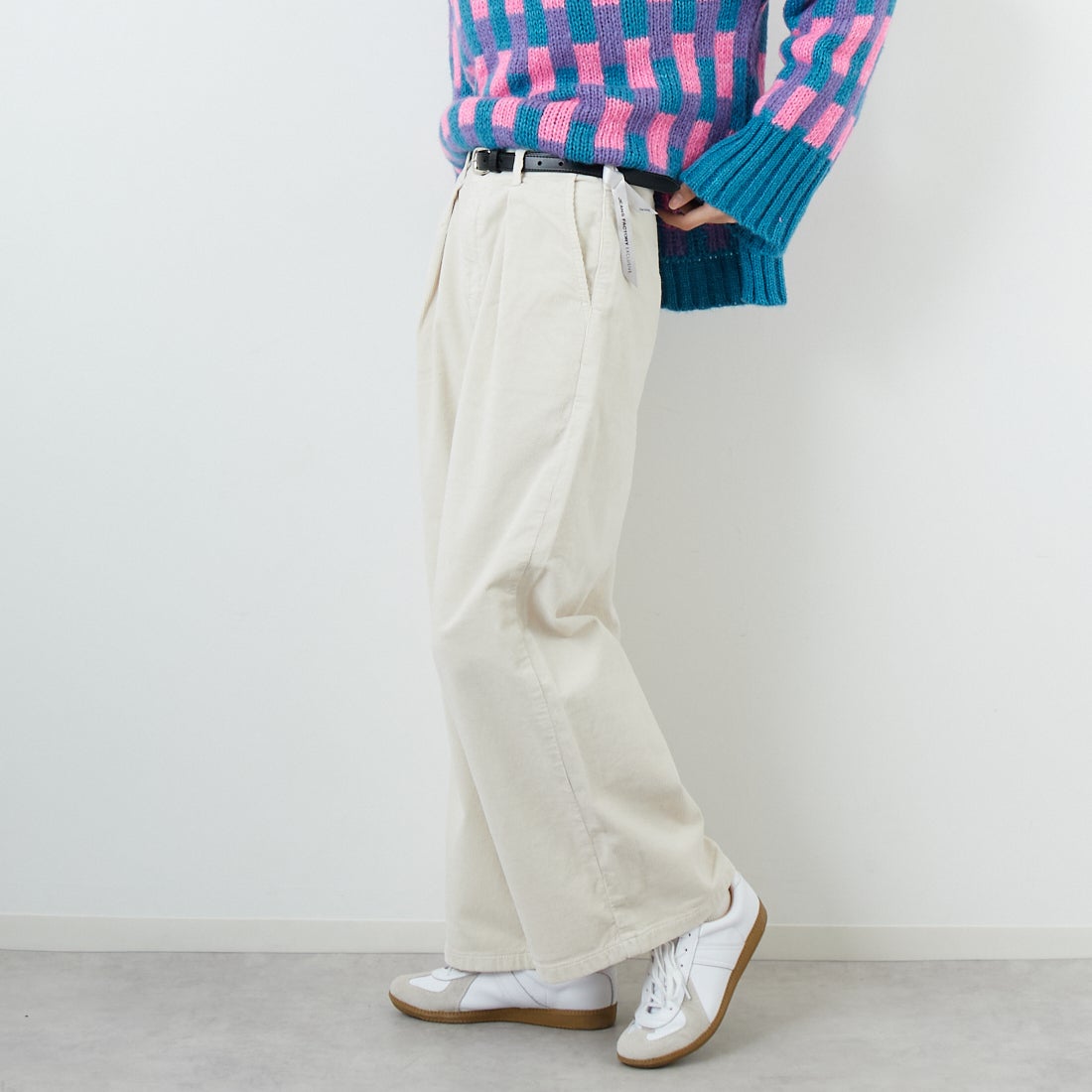 SOMETHING [サムシング] 別注 ベルト付きタックワイドパンツ [SN765W-JF] 9534 IVORY &&モデル身長：162cm 着用サイズ：XS&&