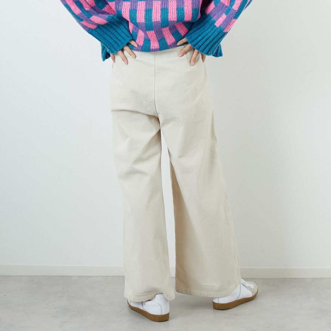 SOMETHING [サムシング] 別注 ベルト付きタックワイドパンツ [SN765W-JF] 9534 IVORY &&モデル身長：162cm 着用サイズ：XS&&