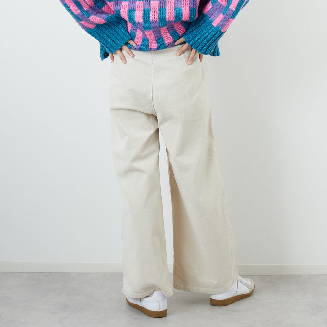 SOMETHING [サムシング] 別注 ベルト付きタックワイドパンツ [SN765W-JF] 9534 IVORY &&モデル身長：162cm 着用サイズ：XS&&