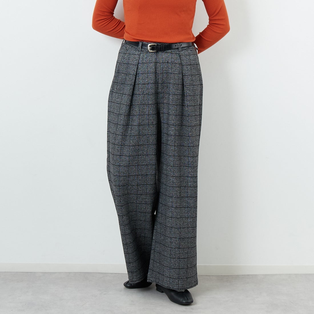 SOMETHING [サムシング] 別注 ベルト付きタックワイドパンツ [SN765W-JF] 9591 G.CHK &&モデル身長：162cm 着用サイズ：S&&