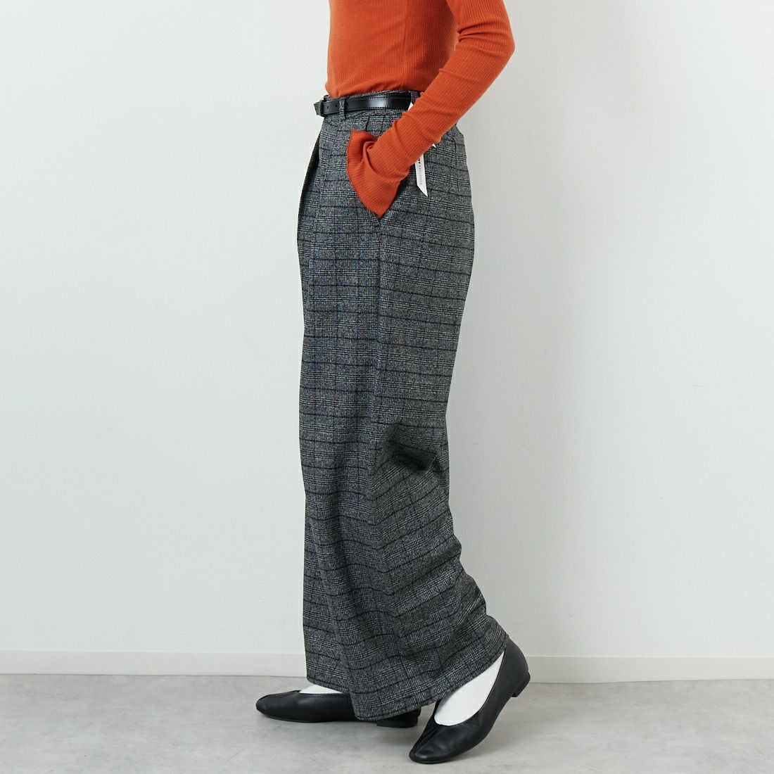 SOMETHING [サムシング] 別注 ベルト付きタックワイドパンツ [SN765W-JF] 9591 G.CHK &&モデル身長：162cm 着用サイズ：S&&