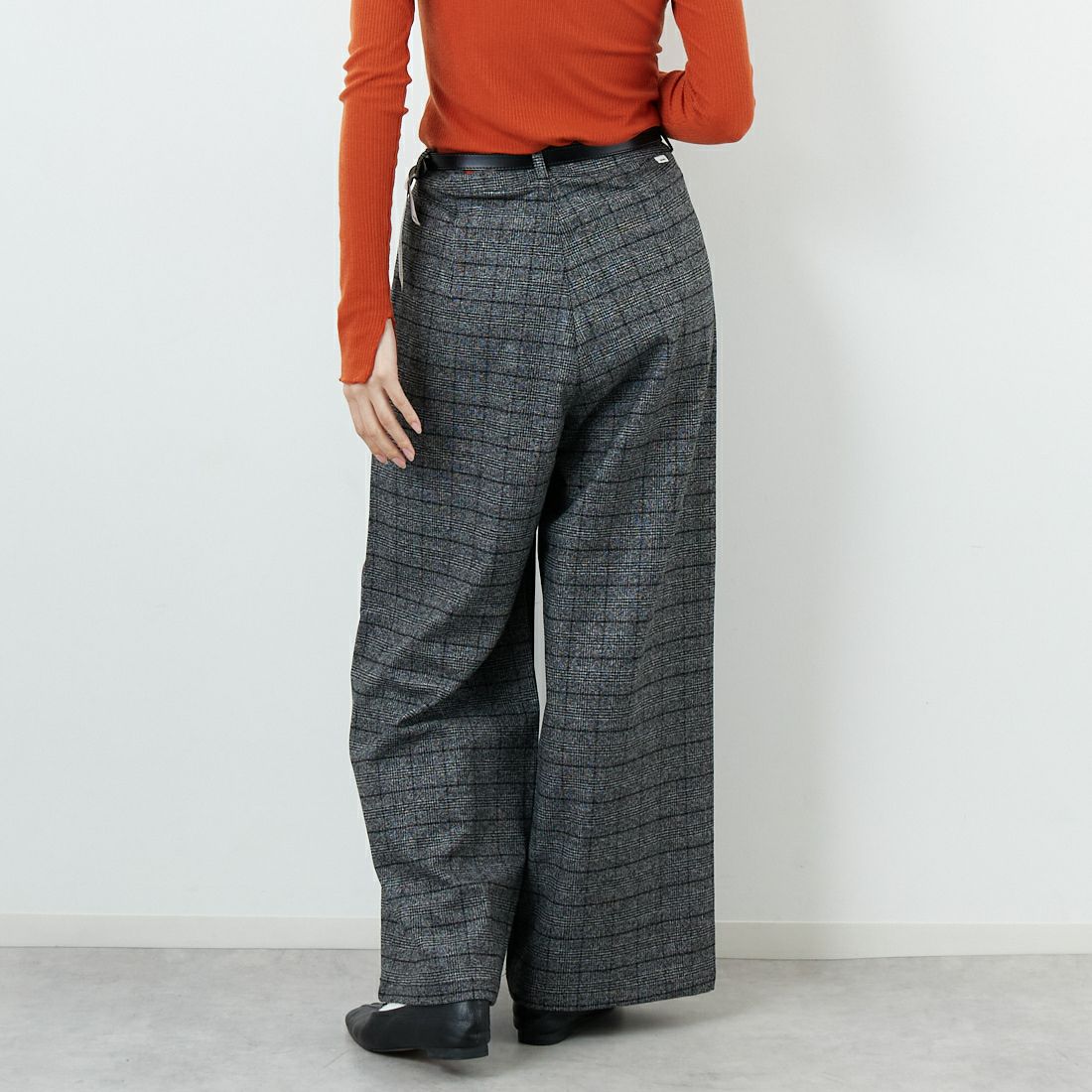 SOMETHING [サムシング] 別注 ベルト付きタックワイドパンツ [SN765W-JF] 9591 G.CHK &&モデル身長：162cm 着用サイズ：S&&