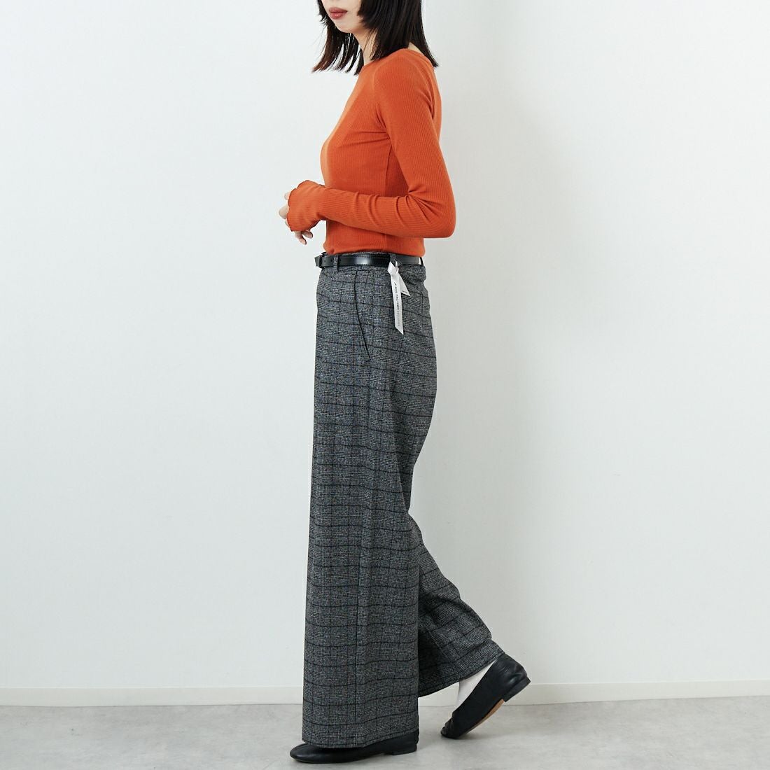 SOMETHING [サムシング] 別注 ベルト付きタックワイドパンツ [SN765W-JF] 9591 G.CHK &&モデル身長：162cm 着用サイズ：S&&