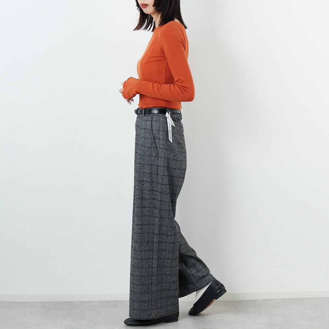 SOMETHING [サムシング] 別注 ベルト付きタックワイドパンツ [SN765W-JF] 9591 G.CHK &&モデル身長：162cm 着用サイズ：S&&