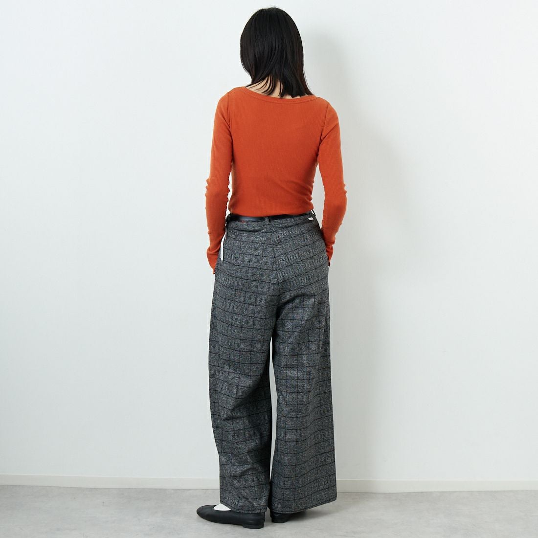 SOMETHING [サムシング] 別注 ベルト付きタックワイドパンツ [SN765W-JF] 9591 G.CHK &&モデル身長：162cm 着用サイズ：S&&