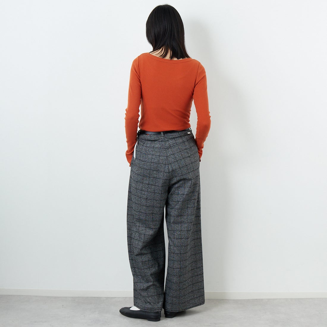 SOMETHING [サムシング] 別注 ベルト付きタックワイドパンツ [SN765W-JF] 9591 G.CHK &&モデル身長：162cm 着用サイズ：S&&