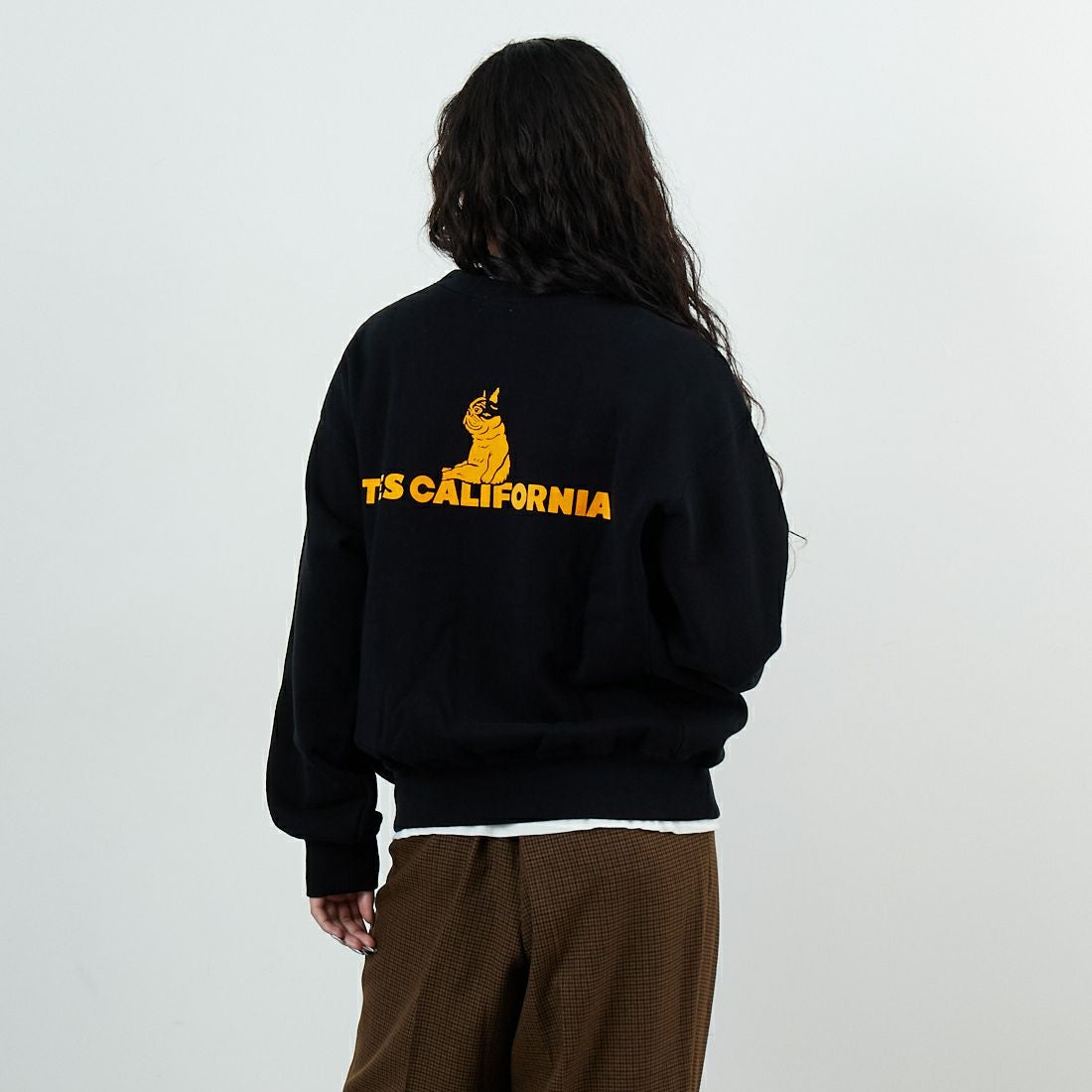 The Endless Summer [エンドレスサマー] TES SAME オールドクルーネックスウェット [FH-25774321] 01 BLACK &&モデル身長：162cm 着用サイズ：S&&