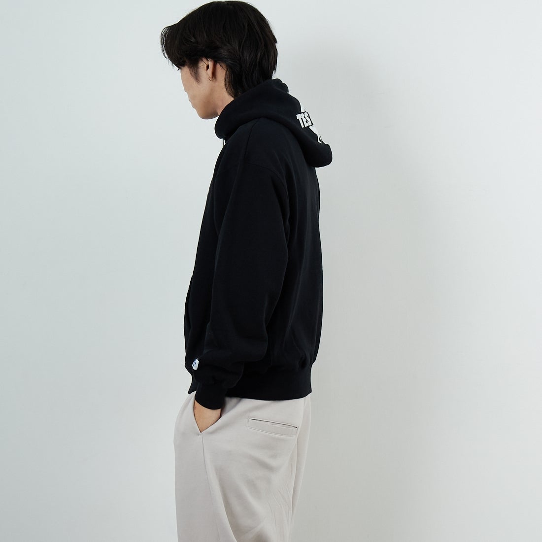 The Endless Summer [エンドレスサマー] TES CAL ローカルスウェットパーカー [FH-25774320] 01 BLACK &&モデル身長：179cm 着用サイズ：M&&