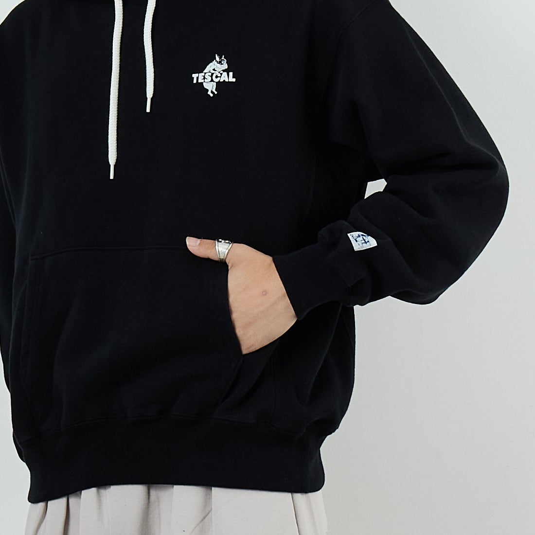 The Endless Summer [エンドレスサマー] TES CAL ローカルスウェットパーカー [FH-25774320] 01 BLACK &&モデル身長：179cm 着用サイズ：M&&