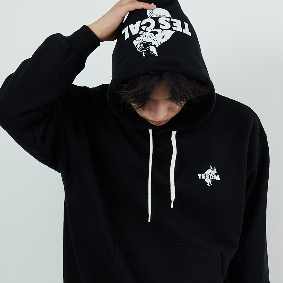 The Endless Summer [エンドレスサマー] TES CAL ローカルスウェットパーカー [FH-25774320] 01 BLACK &&モデル身長：179cm 着用サイズ：M&&