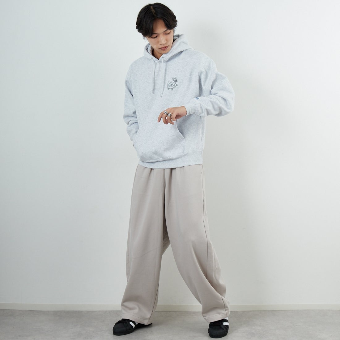 The Endless Summer [エンドレスサマー] バンダナ刺繍 ビッグスウェットパーカー [C-25774301] 06 OATMEAL &&モデル身長：179cm 着用サイズ：M&&