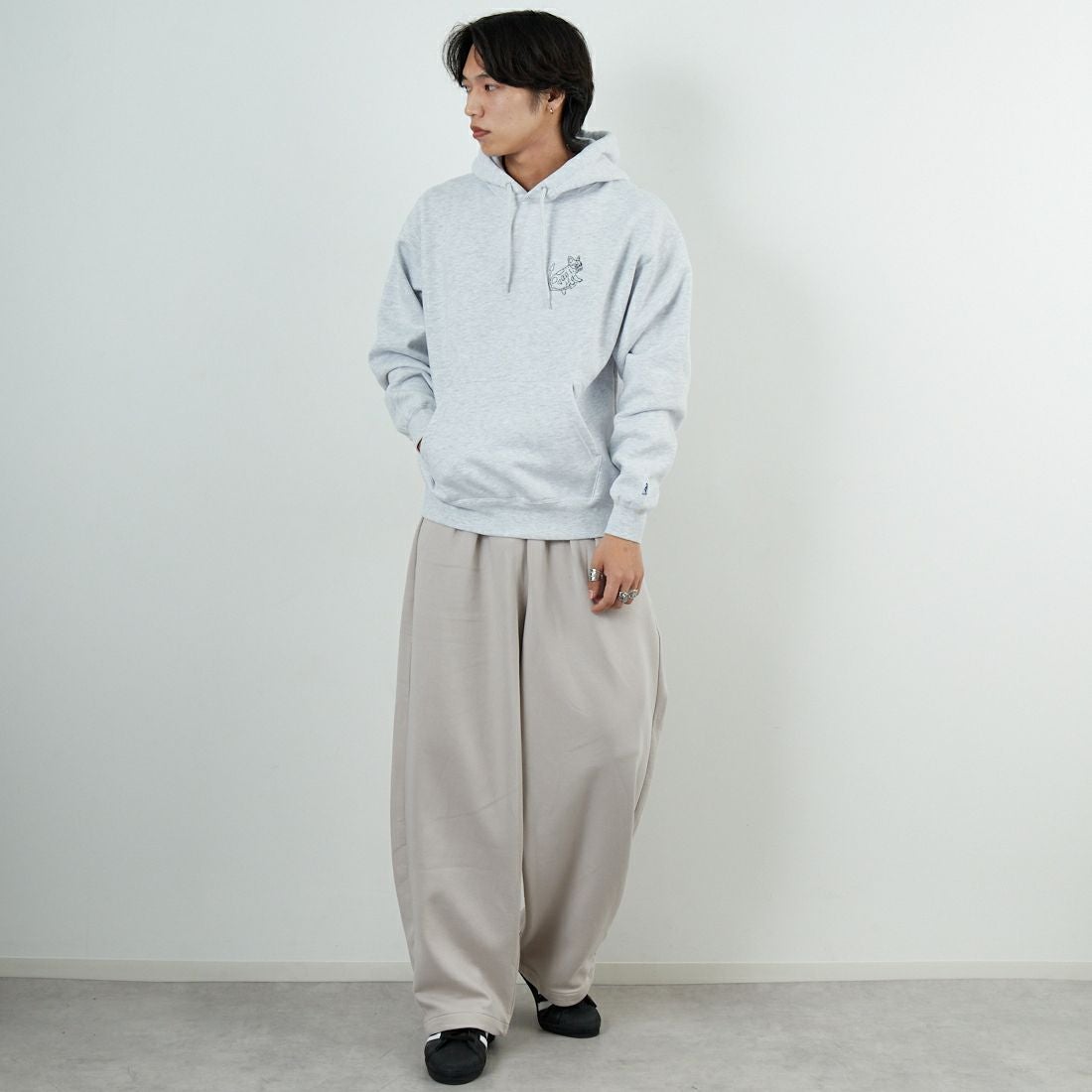 The Endless Summer [エンドレスサマー] バンダナ刺繍 ビッグスウェットパーカー [C-25774301] 06 OATMEAL &&モデル身長：179cm 着用サイズ：M&&