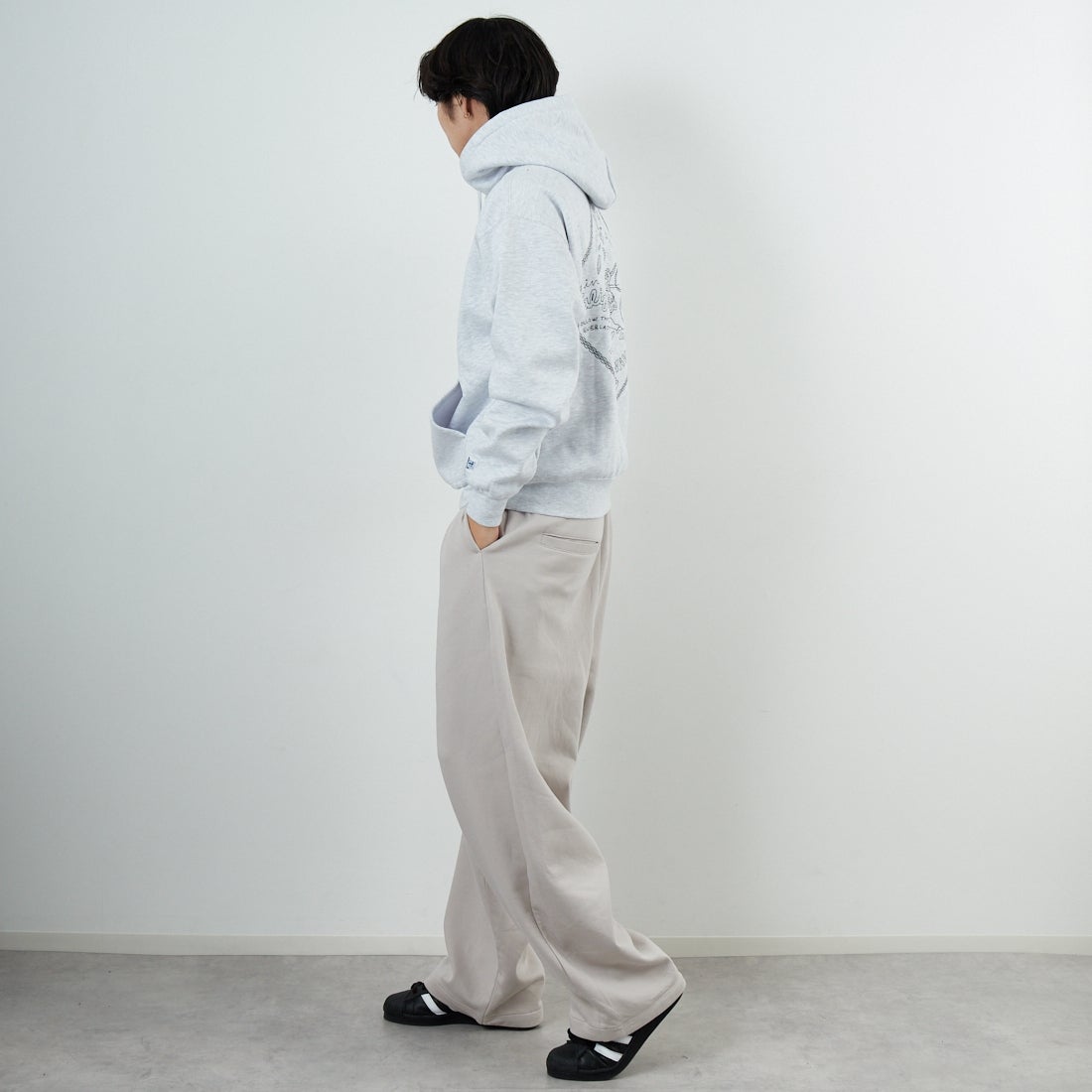 The Endless Summer [エンドレスサマー] バンダナ刺繍 ビッグスウェットパーカー [C-25774301] 06 OATMEAL &&モデル身長：179cm 着用サイズ：M&&