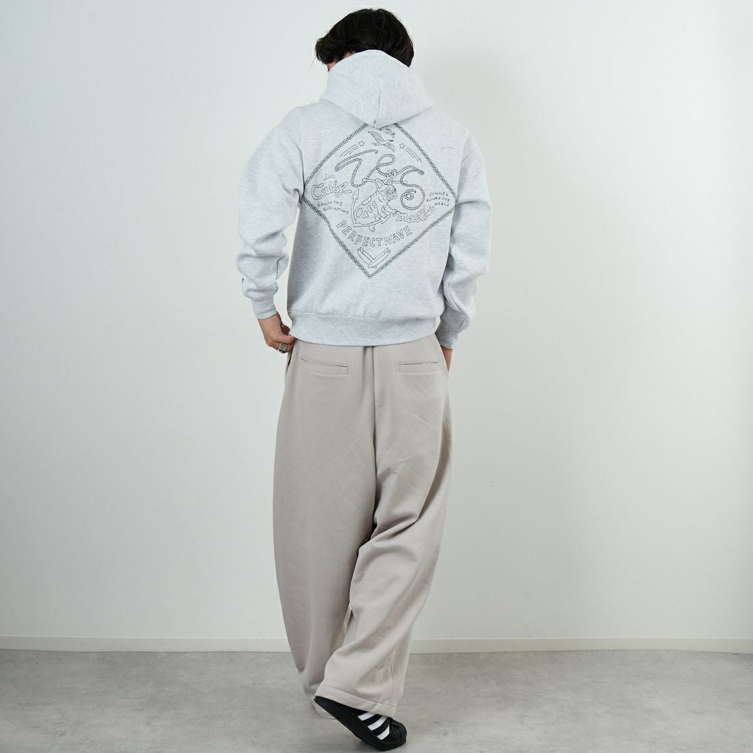 The Endless Summer [エンドレスサマー] バンダナ刺繍 ビッグスウェットパーカー [C-25774301] 06 OATMEAL &&モデル身長：179cm 着用サイズ：M&&