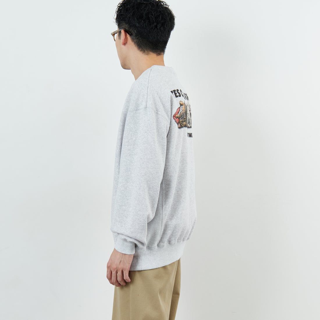 The Endless Summer [エンドレスサマー] 別注 NAP TIME クルーネックスウェット [FH-25774502-JF] GRAY &&モデル身長：168cm 着用サイズ：L&&