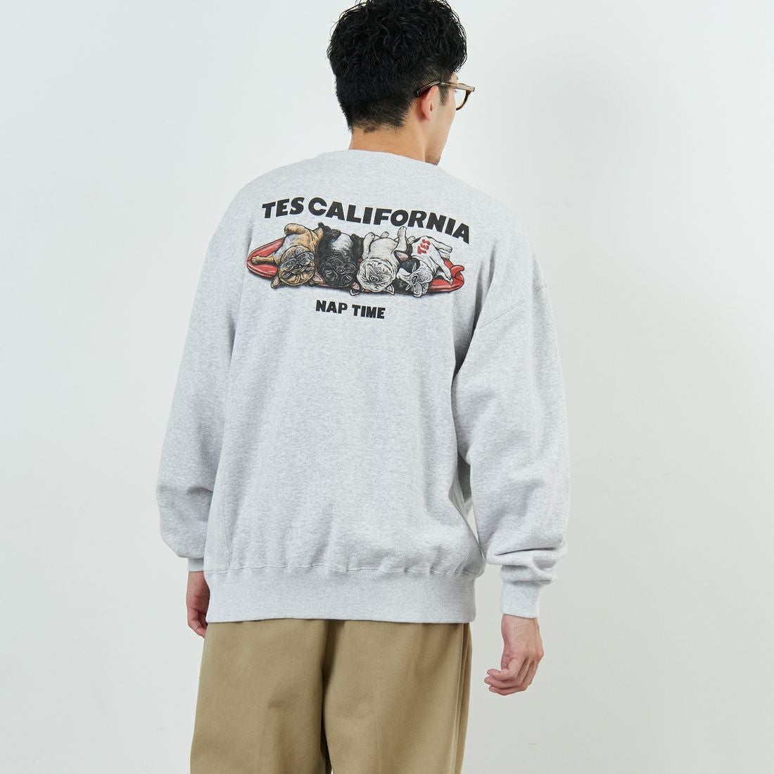 The Endless Summer [エンドレスサマー] 別注 NAP TIME クルーネックスウェット [FH-25774502-JF] GRAY &&モデル身長：168cm 着用サイズ：L&&