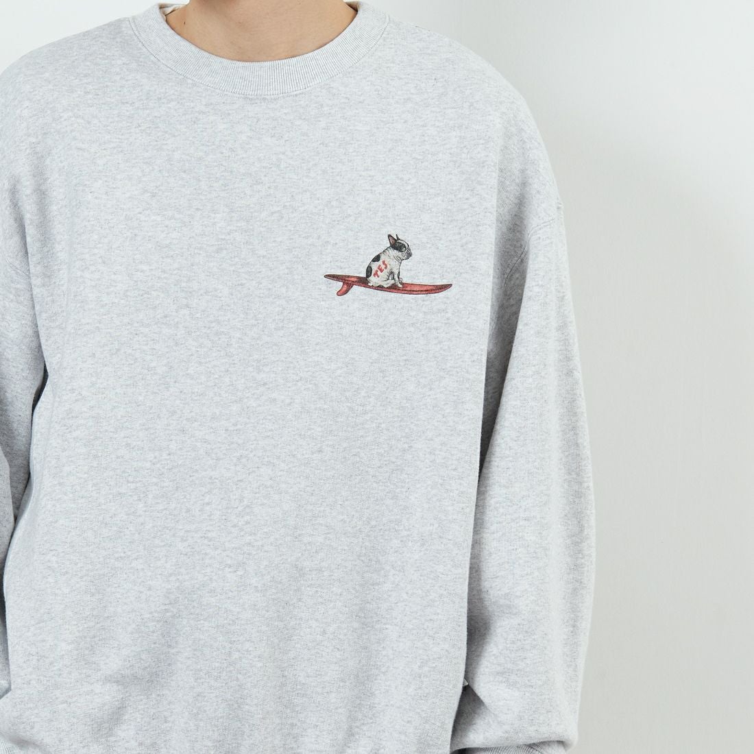 The Endless Summer [エンドレスサマー] 別注 NAP TIME クルーネックスウェット [FH-25774502-JF] GRAY &&モデル身長：168cm 着用サイズ：L&&