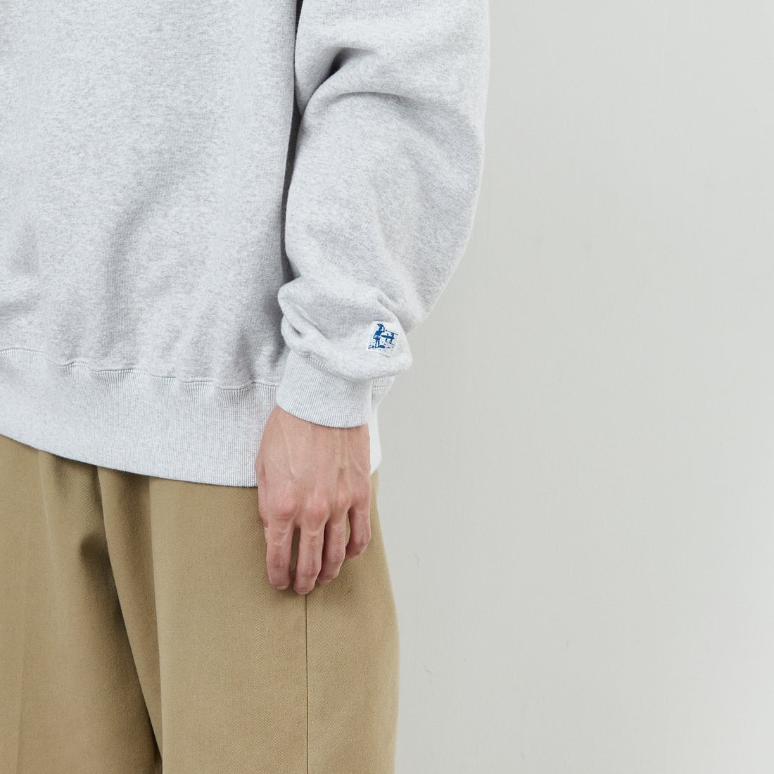 The Endless Summer [エンドレスサマー] 別注 NAP TIME クルーネックスウェット [FH-25774502-JF] GRAY &&モデル身長：168cm 着用サイズ：L&&