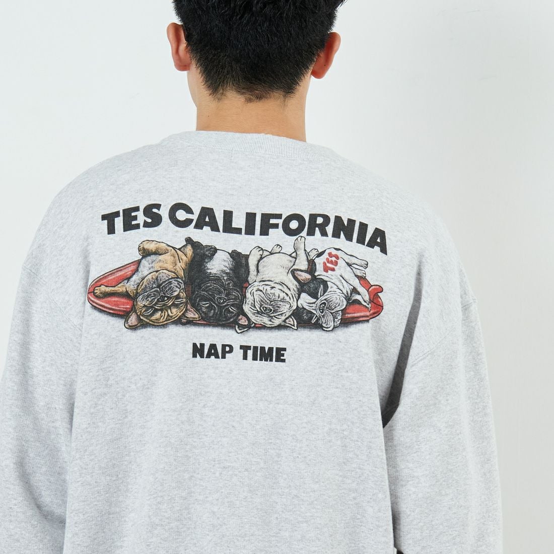 The Endless Summer [エンドレスサマー] 別注 NAP TIME クルーネックスウェット [FH-25774502-JF] GRAY &&モデル身長：168cm 着用サイズ：L&&