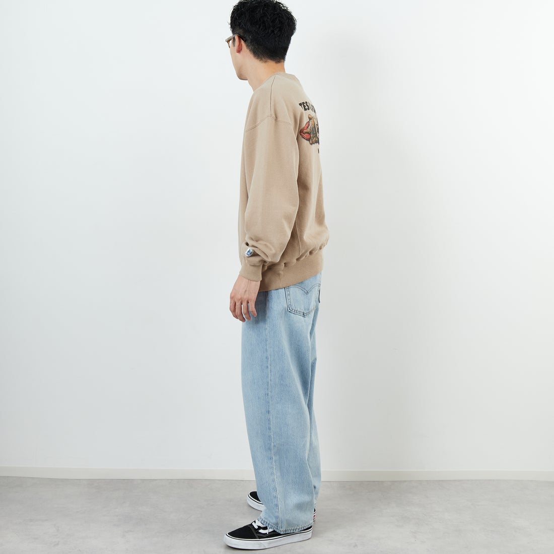 The Endless Summer [エンドレスサマー] 別注 NAP TIME クルーネックスウェット [FH-25774502-JF] BEIGE &&モデル身長：168cm 着用サイズ：M&&