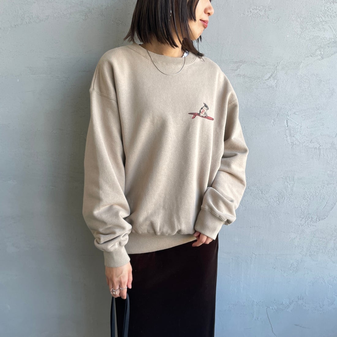 The Endless Summer [エンドレスサマー] 別注 NAP TIME クルーネックスウェット [FH-25774502-JF] BEIGE &&モデル身長：159cm 着用サイズ：S&&